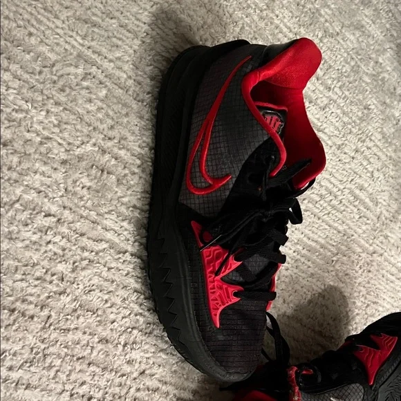 Nike Men Size 9 - Nike Kyrie Low 4 Bred Black/White/University Red - Picture 6 of 13